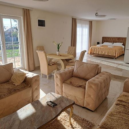 Dina Lux Apartman Jagodina Luaran gambar