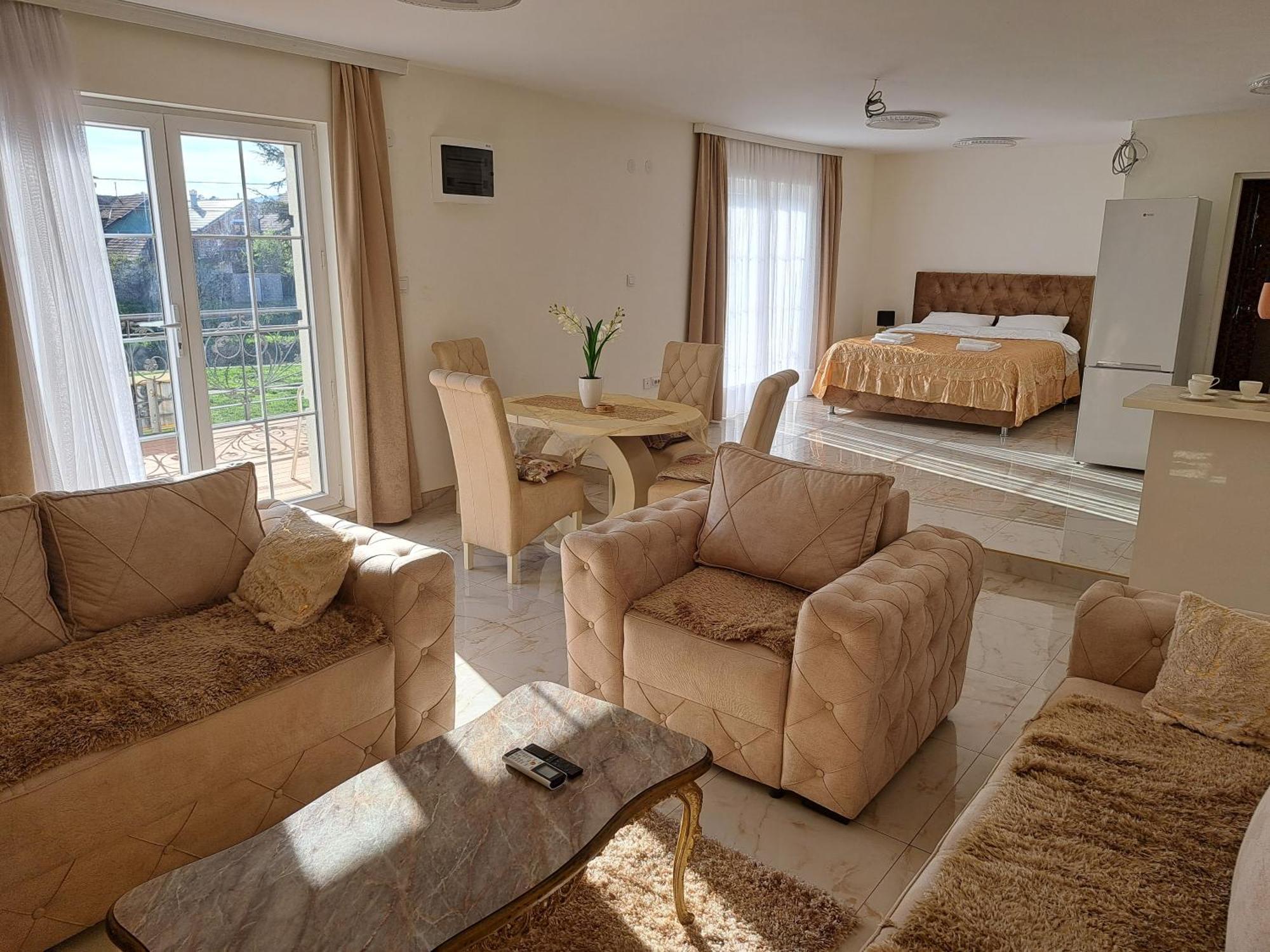 Dina Lux Apartman Jagodina Luaran gambar