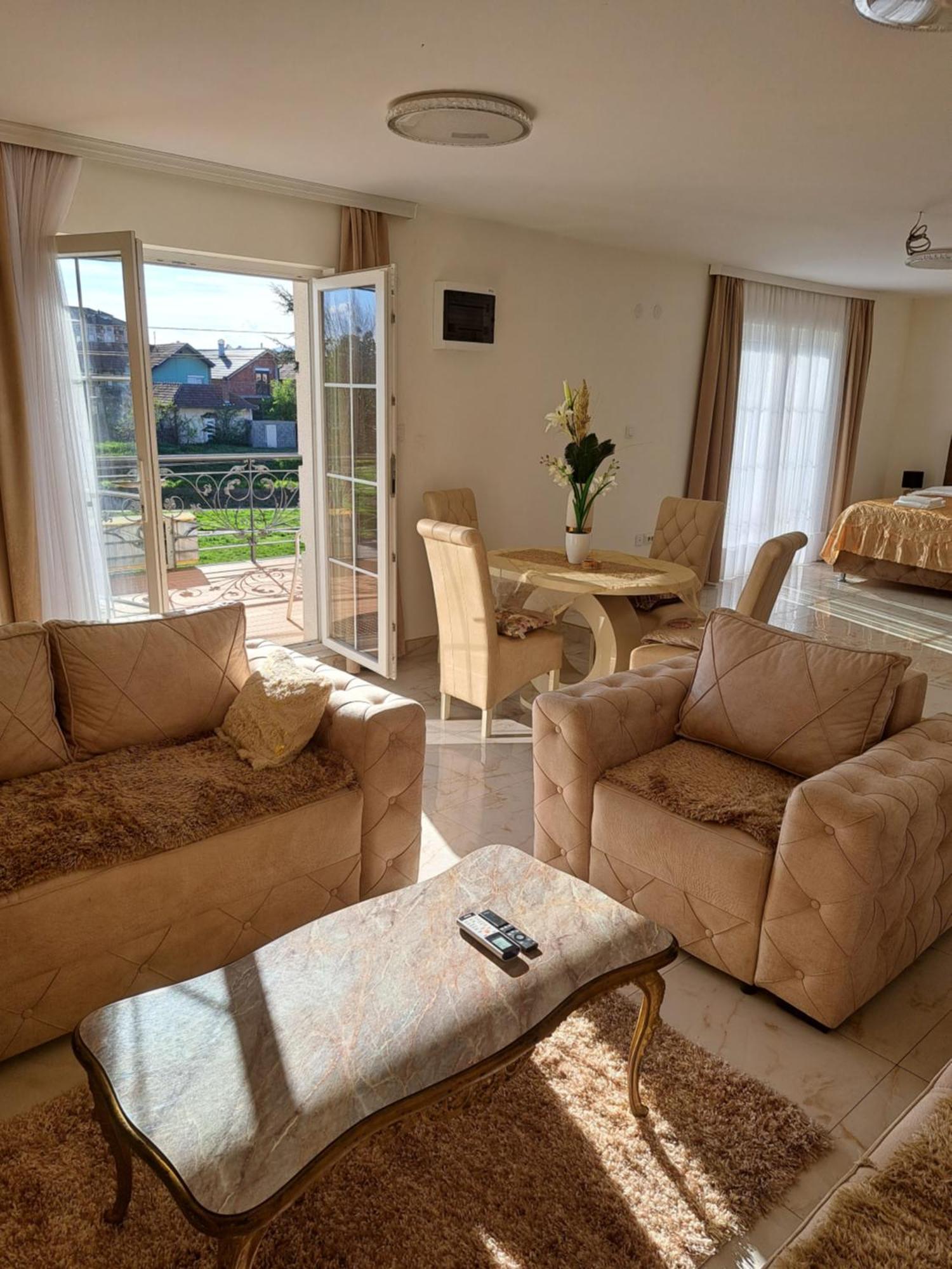 Dina Lux Apartman Jagodina Luaran gambar