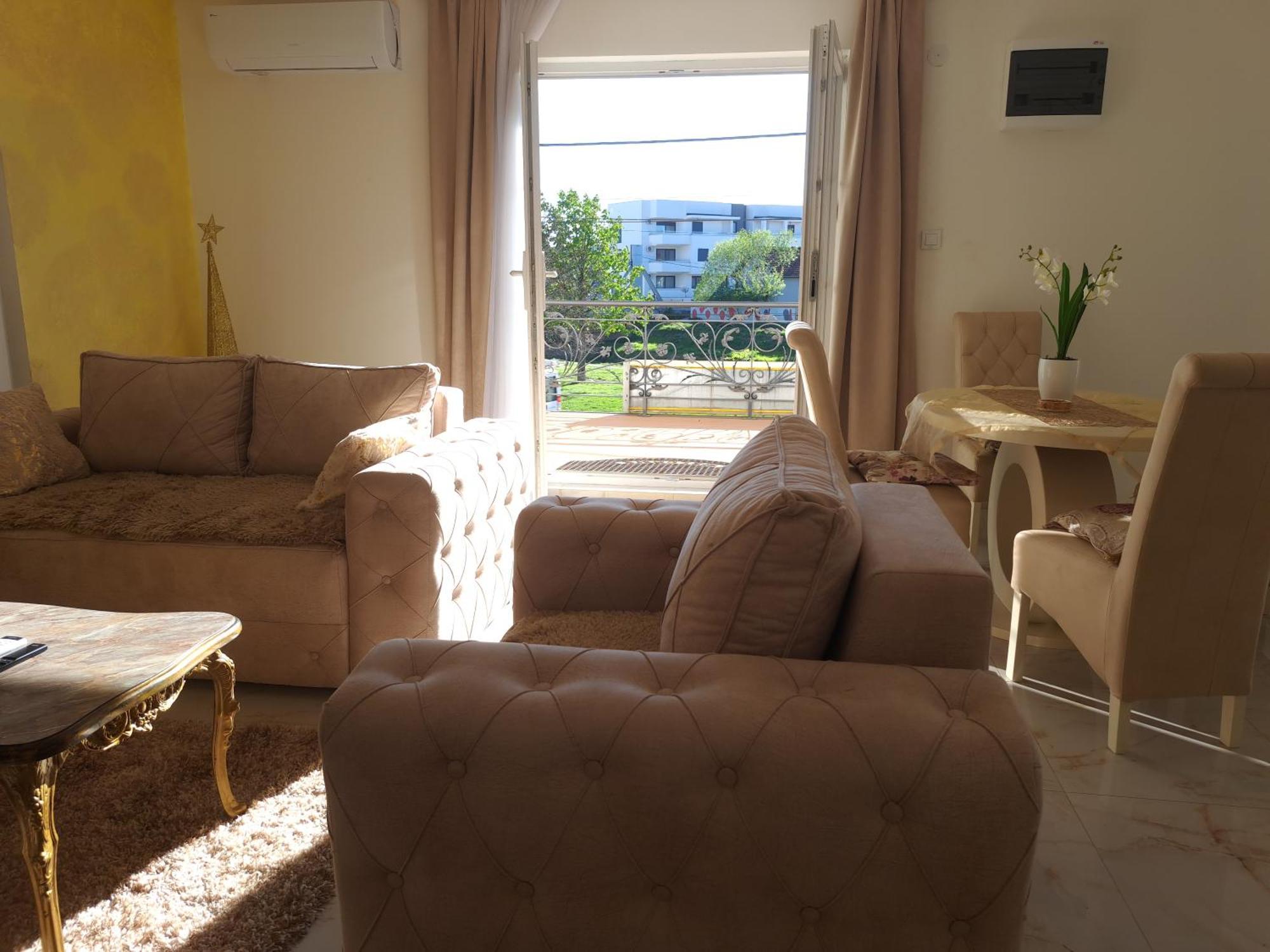 Dina Lux Apartman Jagodina Luaran gambar