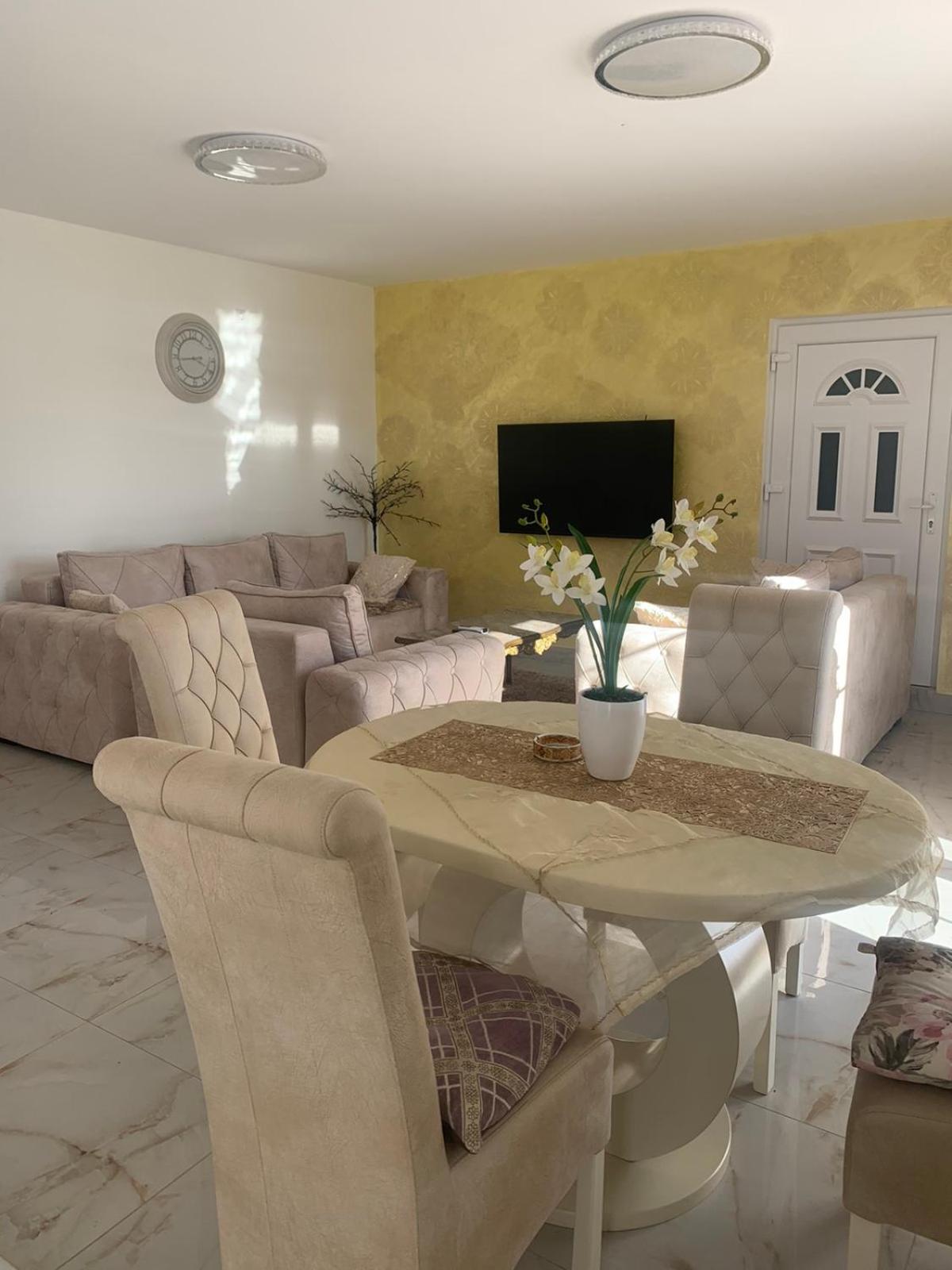 Dina Lux Apartman Jagodina Luaran gambar